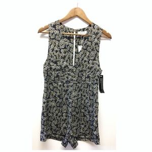 WYLDR | NWT Daisy Keyhole Back Sleeveless Romper